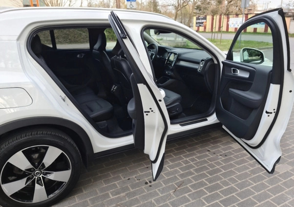 Volvo XC 40 cena 114900 przebieg: 47500, rok produkcji 2019 z Sulejówek małe 191